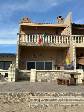 Waterfront beach house! La Casita de la 3ra Edad